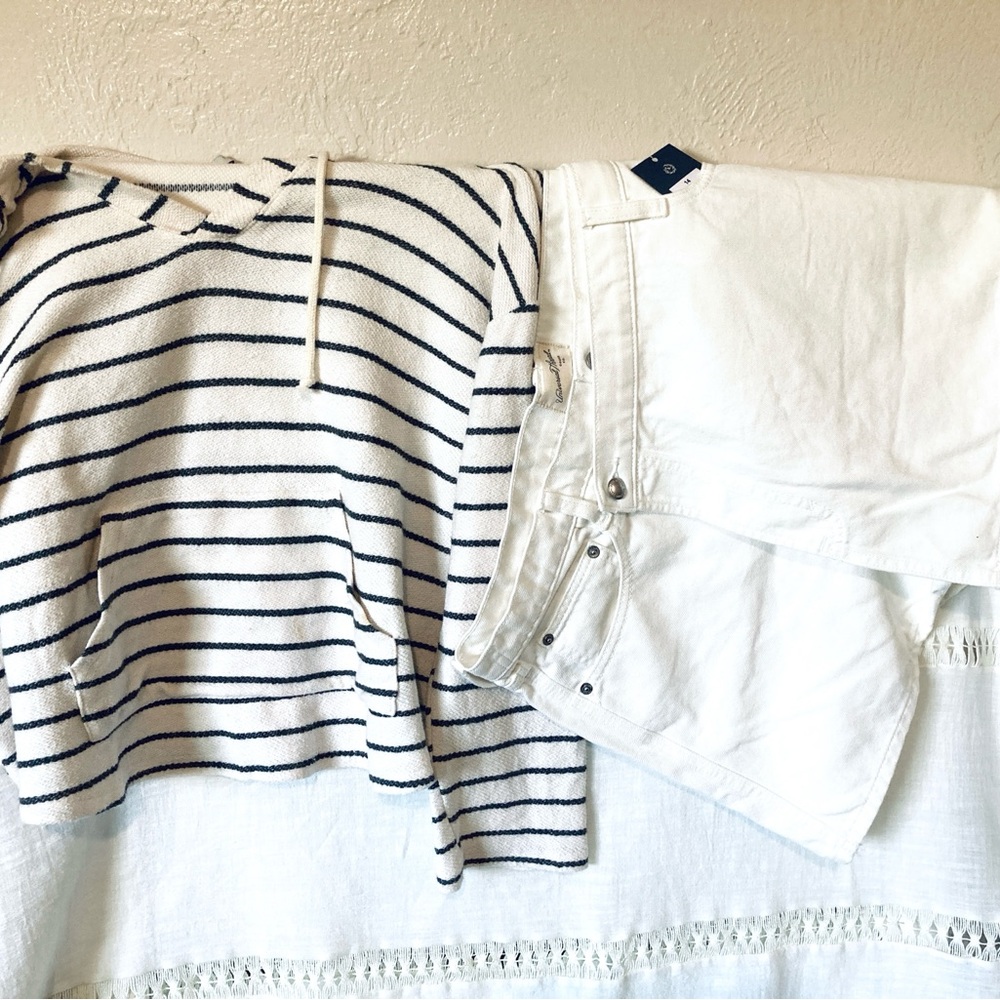 Outfit Cropped Lightweight Hoodie and Canvas Skort